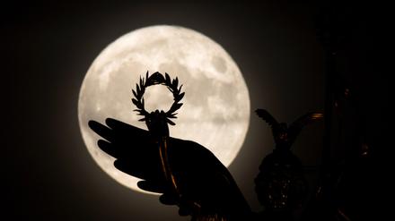 Kommt der Mond der Erde näher als 367.600 Kilometer, gilt er als Supermond. 2021 passiert das vier Mal, am Mittwoch kommt er der Erde am nächsten. 