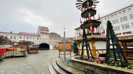 Weihnachtsmarkt Altstadt und Rathausplatz Spandau Aufbauarbeiten