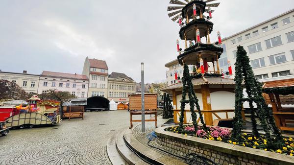 Weihnachtsmarkt Altstadt und Rathausplatz Spandau Aufbauarbeiten