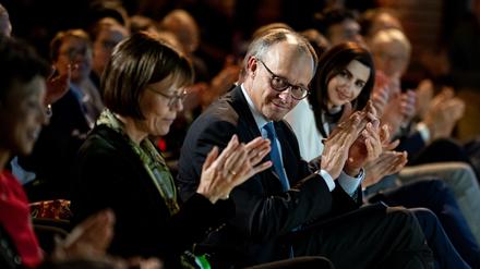 Bundeskanzler Friedrich Merz (CDU) nimmt an der Verleihung des Talisman-Preises für gesellschaftlichen Zusammenhalt der Deutschlandstiftung Integration teil.