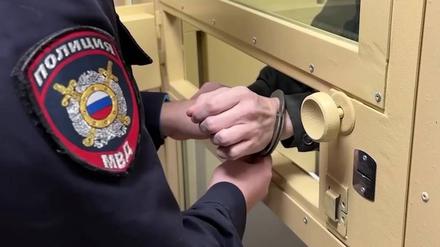 Symbolbild: Der britische Staatsbürger James Scott Rhys Anderson bei einer Anhörung vor dem regionalen Gericht in Kursk.