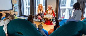 Bilderbuchlesung im WELTSTUDIO der Ausstellung BERLIN GLOBAL im Humboldt Forum 