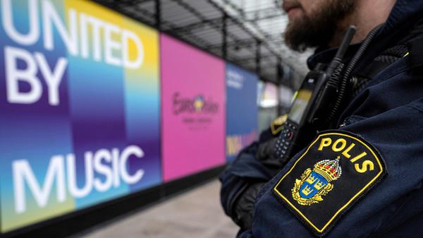 Polizeipatrouille in Malmö vor dem Austragungsort des ESC.