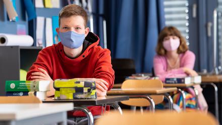 Schüler und Schülerinnen an einem Gymnasium.