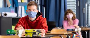 Schüler und Schülerinnen an einem Gymnasium.