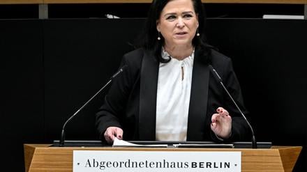 Melanie Kühnemann-Grunow (SPD) spricht bei der 75. Sitzung im Plenarsaal des Berliner Abgeordnetenhaus zu der Einsetzung eines Untersuchungsausschusses.