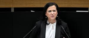 Melanie Kühnemann-Grunow (SPD) spricht bei der 75. Sitzung im Plenarsaal des Berliner Abgeordnetenhaus zu der Einsetzung eines Untersuchungsausschusses.