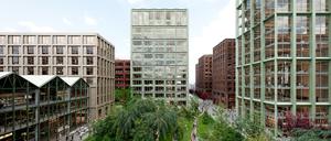 Das Immobilienunternehmen Coros plant das neue Quartier am Humboldthain als Gewerbestandort von Wissenschaft und Wirtschaft mit einem Park und Teich.