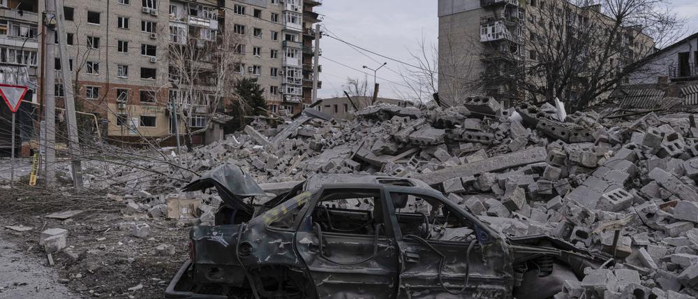 Dieses vom Pressedienst der 93. Selbständigen mechanisierten Brigade zur Verfügung gestellte Foto zeigt die Zerstörung in Pokrowsk in der Region Donezk (Symbolbild).