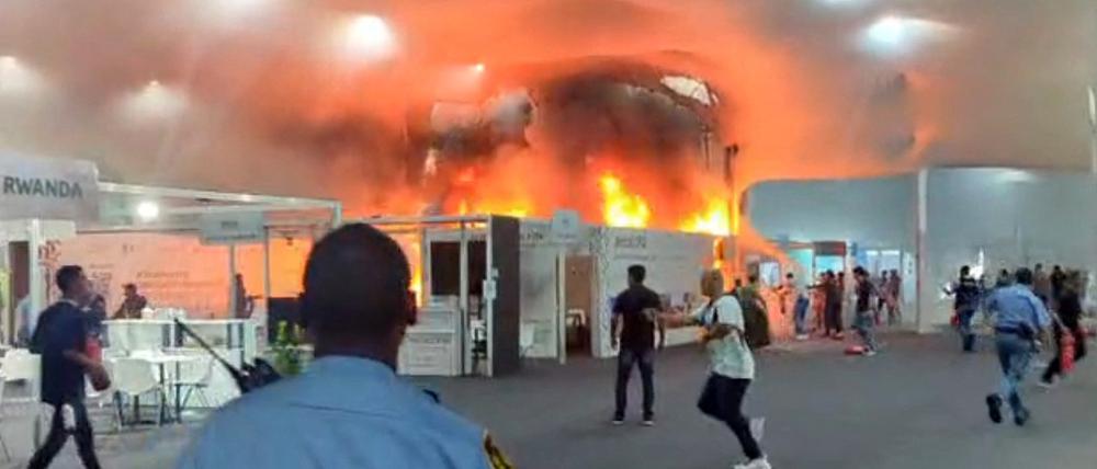 In einem Zelt der Weltklimakonferenz ist ein Feuer ausgebrochen.