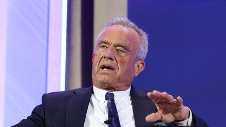 Der US-Gesundheitsminister Robert F. Kennedy Jr. spricht während des „Make America Healthy Again”-Gipfels in Washington am 12. November 2025 (Symbolbild).