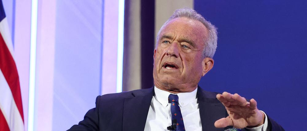 Der US-Gesundheitsminister Robert F. Kennedy Jr. spricht während des „Make America Healthy Again”-Gipfels in Washington am 12. November 2025 (Symbolbild).