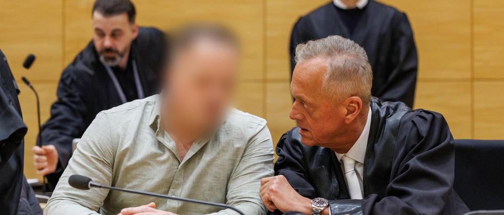 Für einen versuchten Rachemord ist ein 41-Jähriger zu lebenslanger Haft verurteilt worden. 