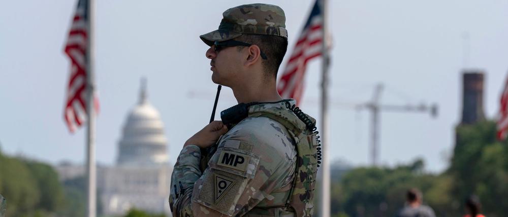 USA, Washington: Mitglieder der Nationalgarde von Ohio patrouillieren auf der National Mall in Washington.