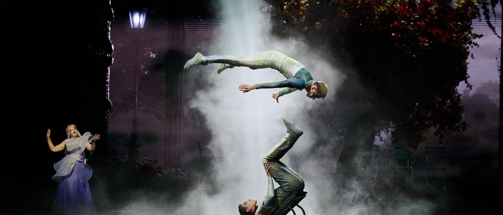 Zum Ensemble zählen in Berlin rund 40 Artistinnen und Artisten aus etwa 20 Ländern.