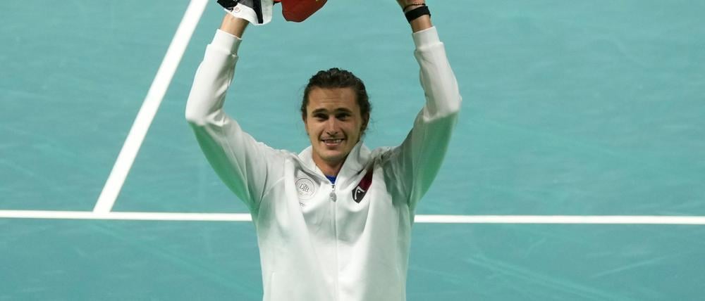 Zverev jubelte mit Deutschland-Fahne über den Viertelfinalsieg gegen Argentinien.