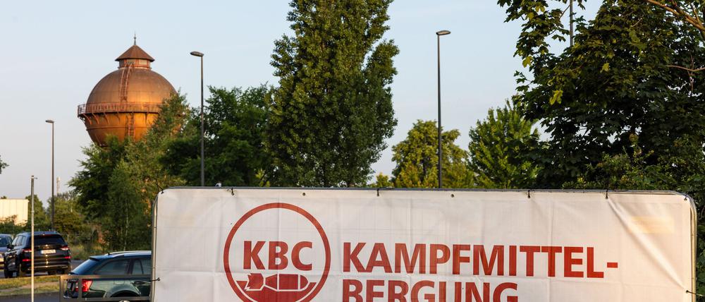 Wieder müssen die Spezialisten für Kampfmittelbergung eine Bombe auf dem Gelände der Deutschen Bahn in Cottbus entschärfen. (Archivbild)