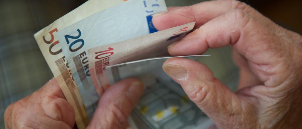 Die Ausgaben für Beamtenpensionen steigen in Brandenburg in den kommenden Jahren deutlich an. (Symbolbild)