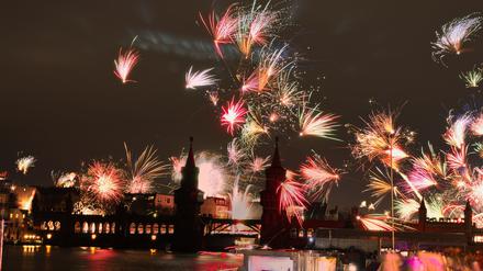 Viele Menschen in Berlin befürworten einer neuen Umfrage zufolge ein privates Böllerverbot an Silvester. (Archivbild)