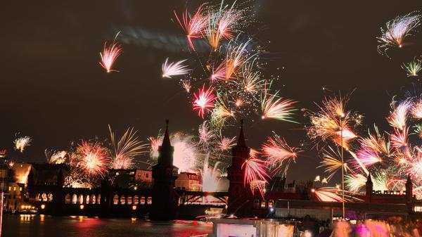 Viele Menschen in Berlin befürworten einer neuen Umfrage zufolge ein privates Böllerverbot an Silvester. (Archivbild)