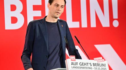 Weil Martin Hikel nicht genug Rückenwind aus der Partei spürte, musste die SPD Neukölln auf die Suche nach einem neuen Kandidaten oder einer neuen Kandidatin für das Amt des Neuköllner Bezirksbürgermeisters gehen. (Archivbild)