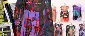 Die Ausstellung versammelt Kunstwerke von vergangenen und aktuellen Stipendiaten der Künstlerresidenz „Planetary Transitions“.