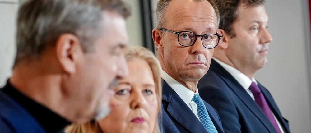 Auch die ältere Generation sieht die Rentenpolitik der Bundesregierung kritisch. (Archivbild)