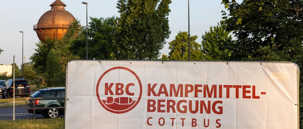 Wieder müssen die Spezialisten für Kampfmittelbergung eine Bombe auf dem Gelände der Deutschen Bahn in Cottbus entschärfen. (Archivbild)