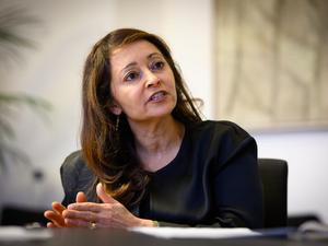 Justizsenatorin Felor Badenberg (CDU) geht der Gesetzentwurf zur elektronischen Fußfessel nicht weit genug. (Archivbild) 