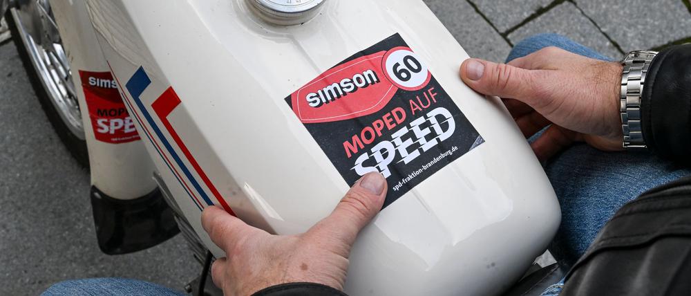 Der brandenburgische Landtag setzt sich einstimmig dafür ein, Tempo 60 auch für re-importierte DDR-Zweiräder der Marke Simson zuzulassen. (Archivbild)
