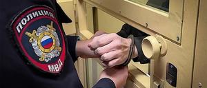 Symbolbild: Der britische Staatsbürger James Scott Rhys Anderson bei einer Anhörung vor dem regionalen Gericht in Kursk.