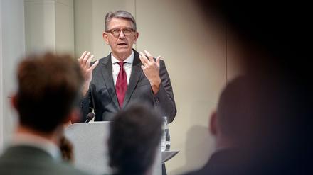 Wolfram Weimer, Staatsminister für Kultur und Medien, spricht bei der Fachtagung des Grimme-Instituts zum Thema „Digitale Souveränität“ bei Google in Berlin.