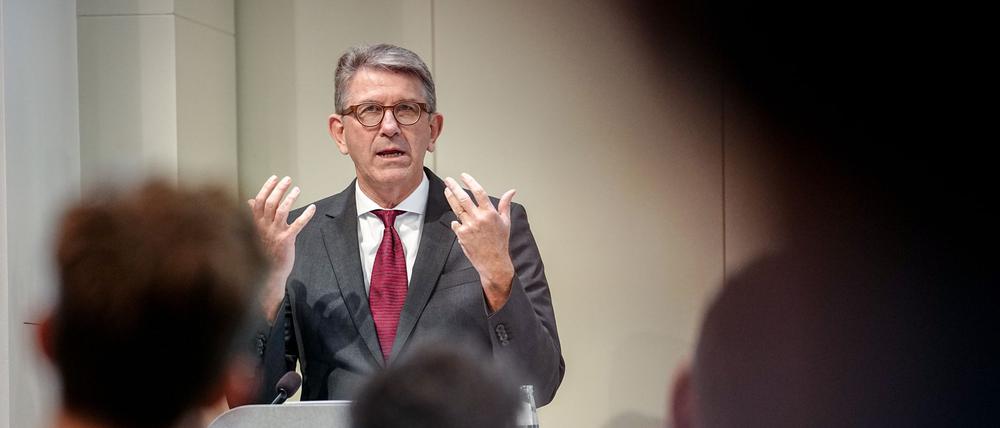 Wolfram Weimer, Staatsminister für Kultur und Medien, spricht bei der Fachtagung des Grimme-Instituts zum Thema „Digitale Souveränität“ bei Google in Berlin.