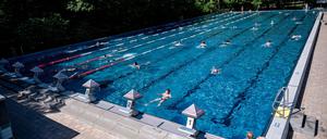 Alle Berliner Freibäder sollen im nächsten Sommer wieder auf mindestens 22 Grad geheizt werden. 