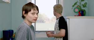 Auf den zwischen 2009 und 2012 entstandenen Bildern von Stephanie Steinkopf wirken die Menschen völlig unbeobachtet. Für die Bilderserie „Manhattan“ tauchte die Fotografin jahrelang in den Mikrokosmos einer Plattenbausiedlung ein.