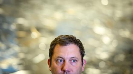 Posiert mit hochrangigen Vertretern des Zentralkomitees der KPCh: Vizekanzler und SPD-Co-Chef Lars Klingbeil.