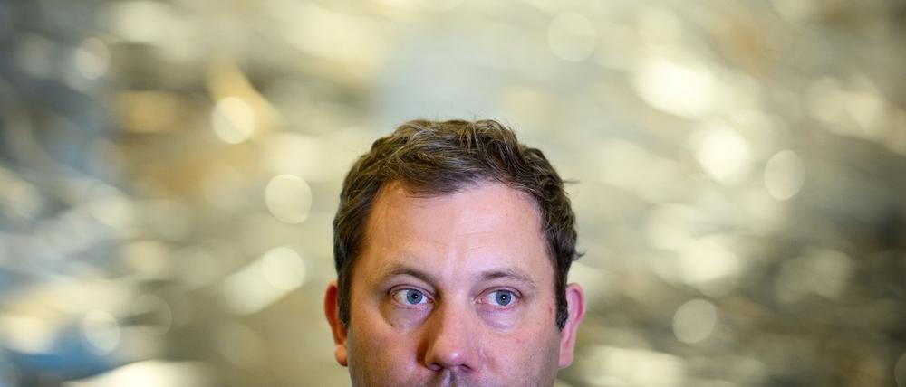 Posiert mit hochrangigen Vertretern des Zentralkomitees der KPCh: Vizekanzler und SPD-Co-Chef Lars Klingbeil.