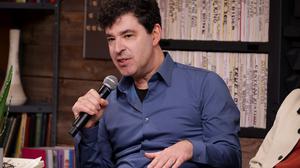 Jason Stanley ist als linker Intellektueller auch in der Kulturszene bekannt: 2023 war er bei einer Diskussion des Sundance Film Festival in Utah zu Gast.