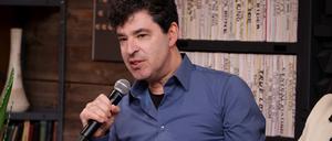 Jason Stanley ist als linker Intellektueller auch in der Kulturszene bekannt: 2023 war er bei einer Diskussion des Sundance Film Festival in Utah zu Gast.