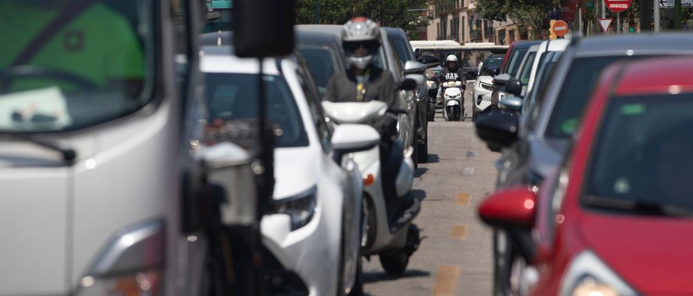 Im Zentrum Palmas gibt es seit Jahresbeginn eine Umweltzone, in die Urlauberautos mit ausländischem Kennzeichen - auch wenn sie schadstoffarm oder sogar elektrisch sind - nicht einfahren dürfen. (Archivbild) 