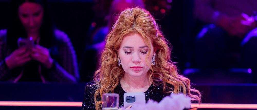 Palina Rojinski berichtet auf Instagram über blaue Flecken, die ihr Partner ihr zugefügt habe. (Archivbild)