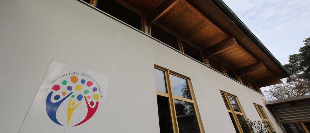 Die gesperrte Pestalozza-Schule im Ortsteil Groß Glienicke.