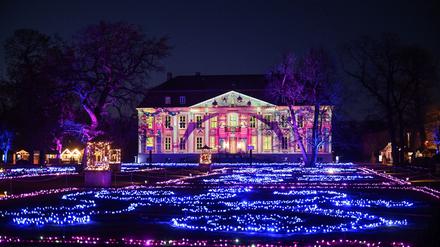 Die Lichtinstallationen zu „Weihnachten im Tierpark“ in Berlin-Lichtenberg wurden am Abend eröffnet. 