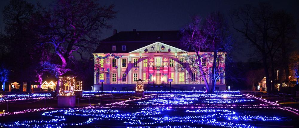 Die Lichtinstallationen zu „Weihnachten im Tierpark“ in Berlin-Lichtenberg wurden am Abend eröffnet. 