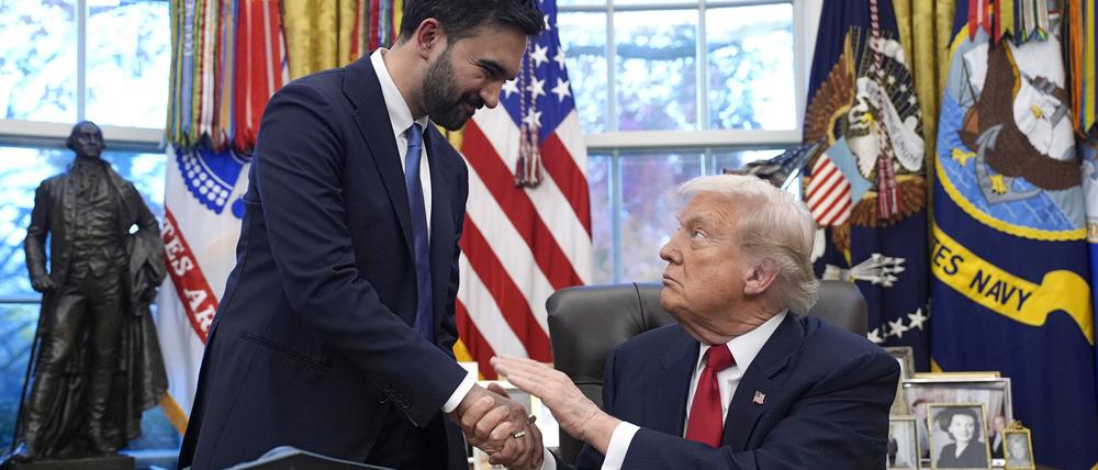 Ein Handschlag zwischen politischen Gegnern: Mamdani und Trump verstanden sich vor laufenden Kameras erstaunlich gut. 