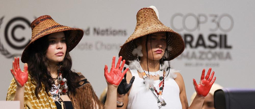 Frauen demonstrieren beim Weltklimagipfel im brasilianischen  Belém.