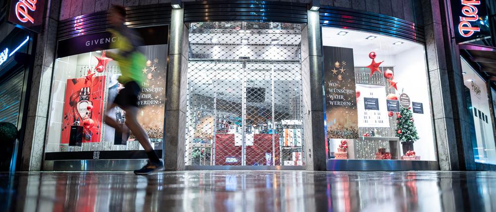 Ein Foto aus schlechten Zeiten: Dezember 2020, wegen eines Corona-Lockdowns blieb auch dieser Pieper-Shop zeitweise geschlossen. Die Shops sind längst wieder geöffnet und bleiben es auch, trotz Insolvenzverfahrens.