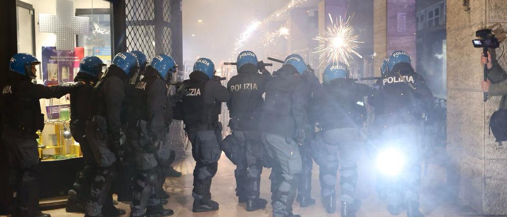 Die Polizei in Bologna war gegen Demonstranten im Einsatz.