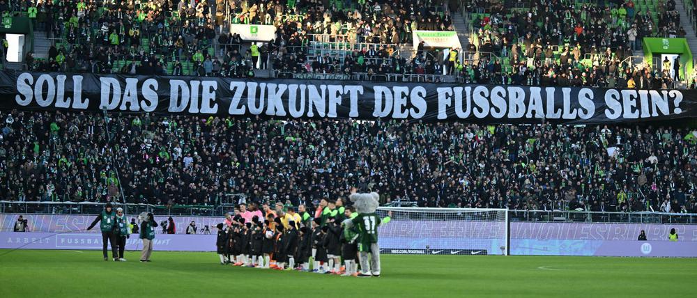 Die organisierten Fans wehren sich gegen geplante Maßnahmen durch die Politik.  