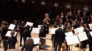 Das Kammerorchester der Eisler-Hochschule unter der Leitung von Antje Weithaas.
